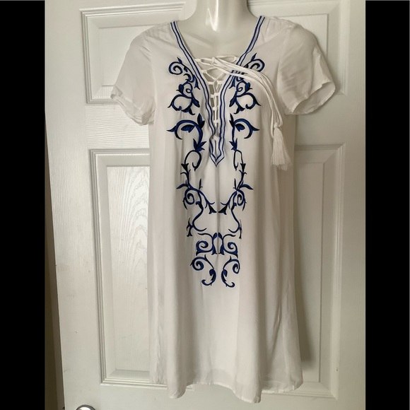 Lulus dress embroidery  size small color white . - Picture 2 of 4
